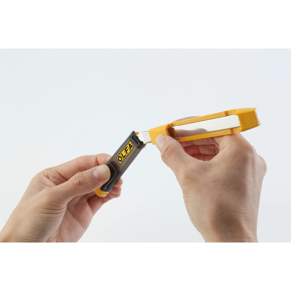 Olfa Leikkuri 9 mm Metallirungolla