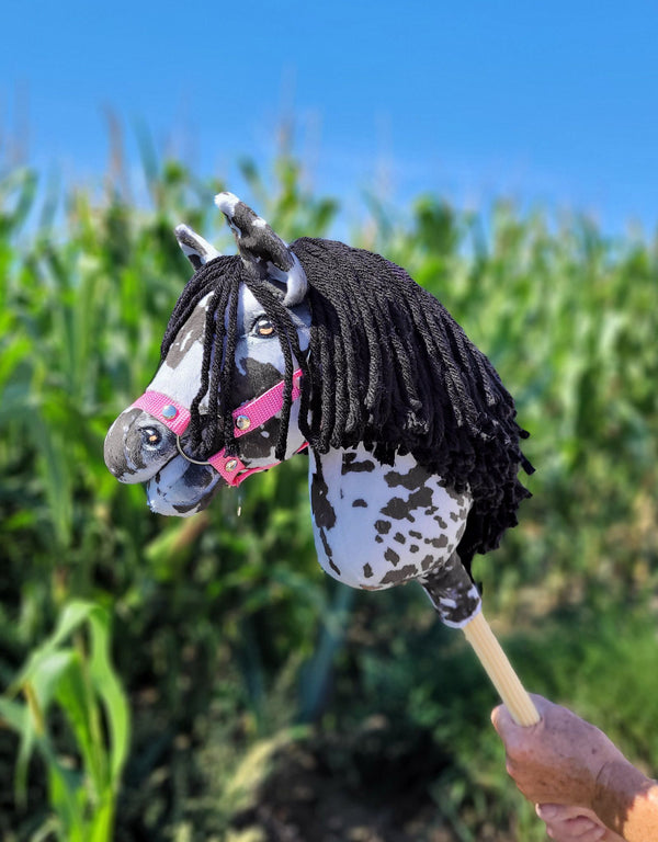 Super Hobby Horse - Super Hobby Horse Premium keppihevonen - leopardi mustalla harjalla A4