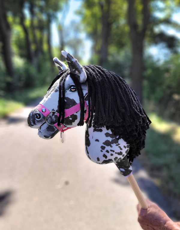 Super Hobby Horse - Super Hobby Horse Premium keppihevonen - leopardi mustalla harjalla A4