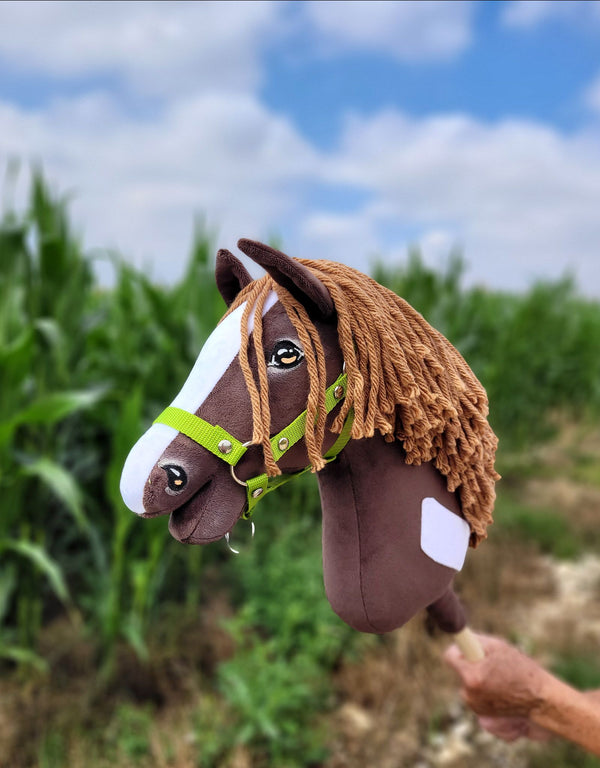 Premium Steckenpferd / Hobby Horse – Western Dark Bay A3