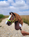 Premium Steckenpferd / Hobby Horse – Western Dark Bay A3