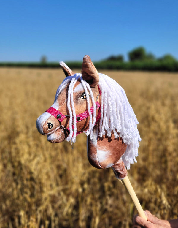 Super Hobby Horse - Super Hobby Horse Premium keppihevonen tobiano ruunikko valkoisella harjalla A4
