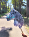 Super Hobby Horse - Super Hobby Horse Premium keppihevonen pilkullinen harmaa hevonen harmaalla harjalla A4