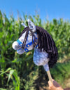 Super Hobby Horse - Super Hobby Horse Premium keppihevonen - kirjava harmaa hevonen mustalla harjalla A4