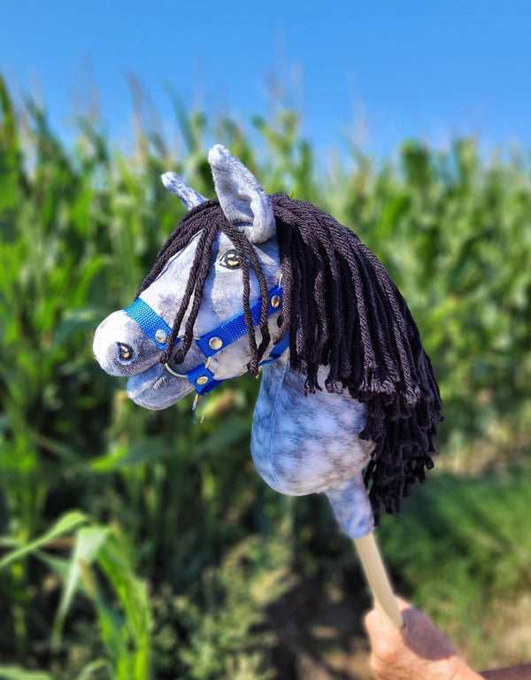 Super Hobby Horse - Super Hobby Horse Premium keppihevonen - kirjava harmaa hevonen mustalla harjalla A4