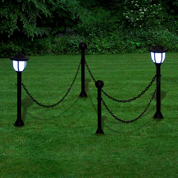 Kettenzaun mit zwei solarbetriebenen LED-Lichtpfosten von Burhaned