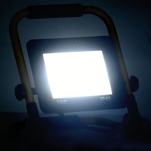 Kalterweißer LED-Strahler mit Griff Ostafie 50 W