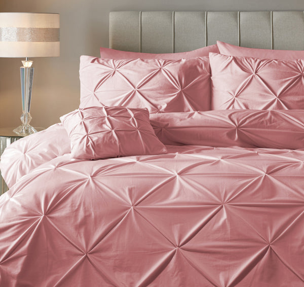 VUODEVAATTEET - Velvet Pintuck Roosa Pussilakanasetti