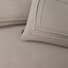 VUODEVAATTEET - Tailored Taupe Pussilakanasetti
