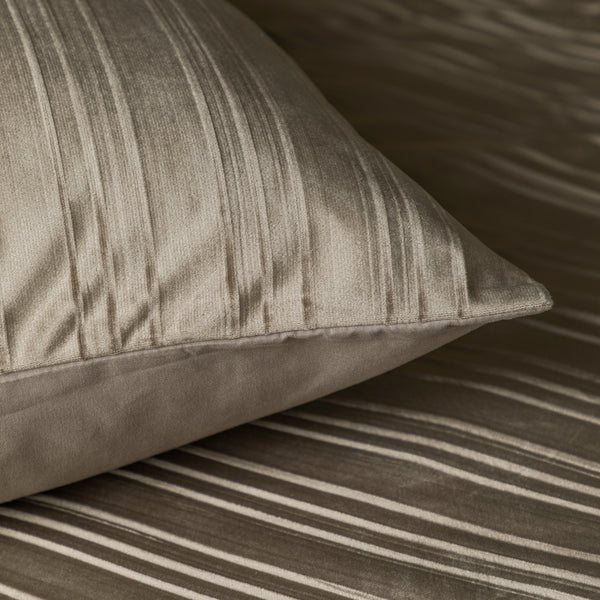 VUODEVAATTEET - Velvet Lining Taupe Pussilakanasetti