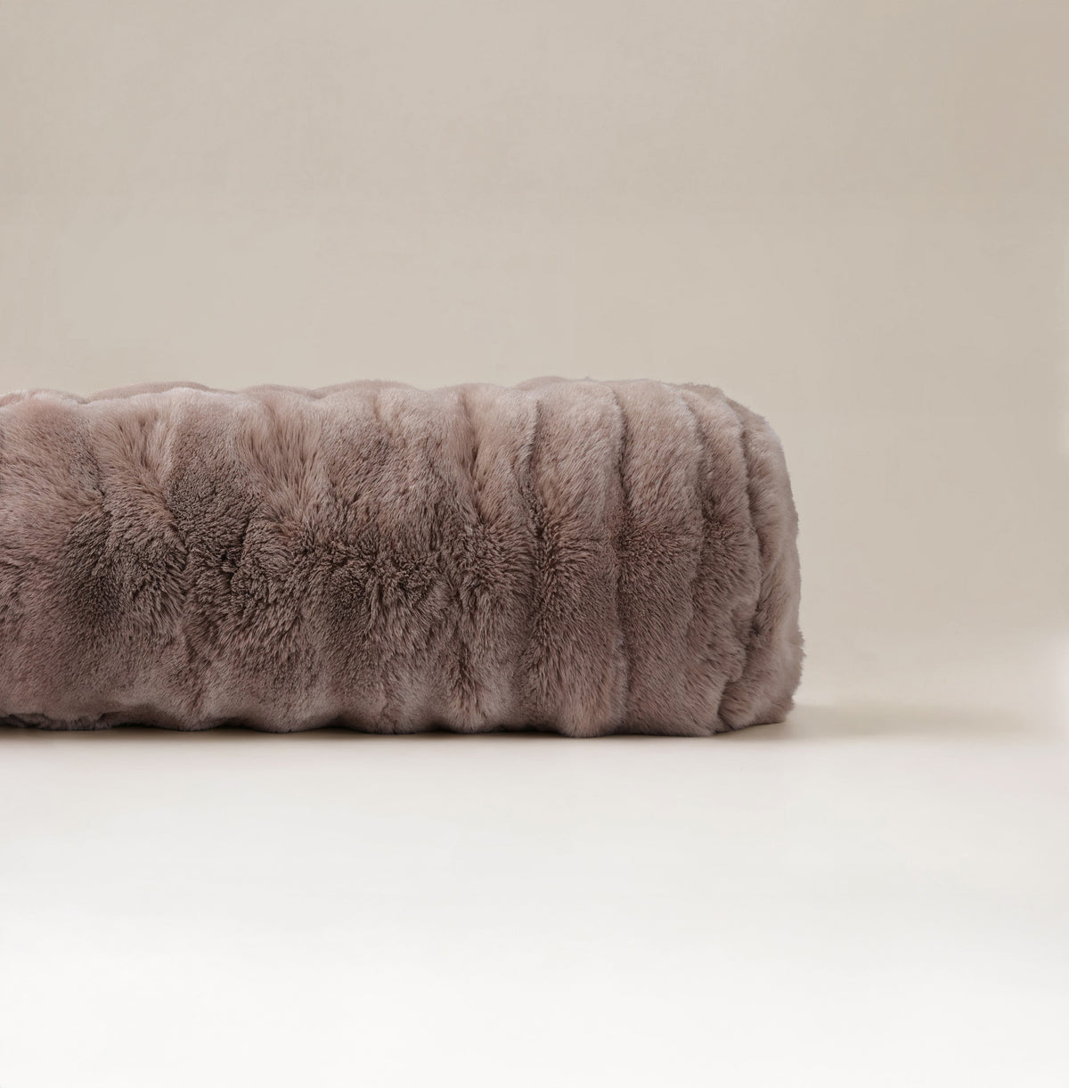 Bodypillow Pompom Taupe 140 x 20