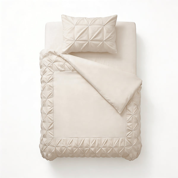VUODEVAATTEET - Border Pintuck Beige Pussilakanasetti