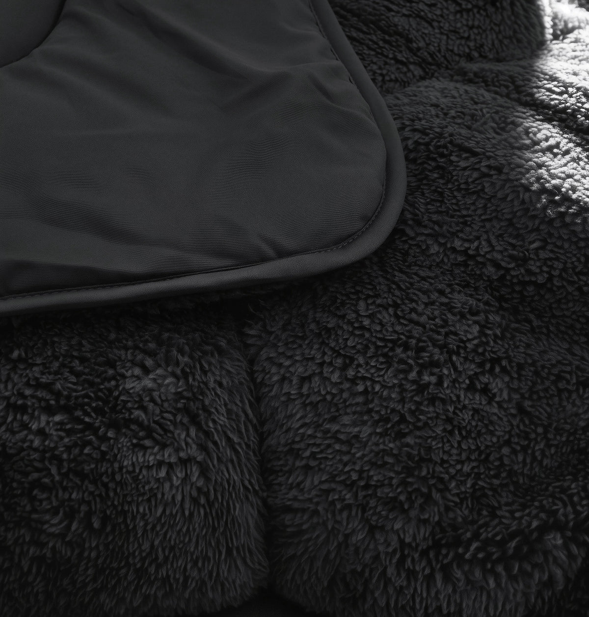 VUODEVAATTEET - Lazy peitto Teddy Musta ylellisillä tyynyliinoilla Tyynyliina