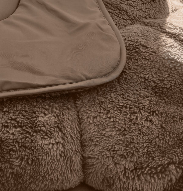 VUODEVAATTEET - Lazy peitto Teddy Taupe/ruskea ylellisillä tyynyliinoilla Tyynyliina
