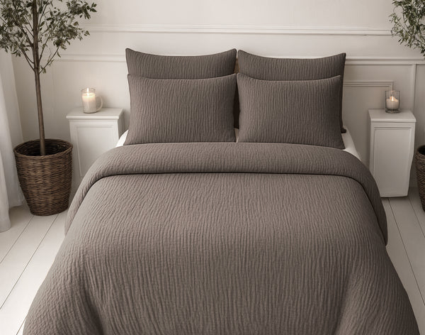 VUODEVAATTEET - Lazy peitto mousseline tumman Taupe tyynyliinoilla