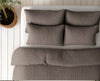 VUODEVAATTEET - Lazy peitto mousseline tumman Taupe tyynyliinoilla