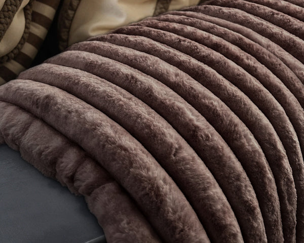Ribattu Tekoturkispeitto Taupe 240 x 200