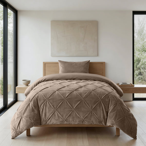 VUODEVAATTEET - Lazy Velvet Pintuck Taupe Lazy peitto