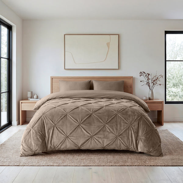 VUODEVAATTEET - Lazy Velvet Pintuck Taupe Lazy peitto