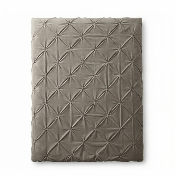 VUODEVAATTEET - Lazy Velvet Pintuck Hiekka Lazy peitto