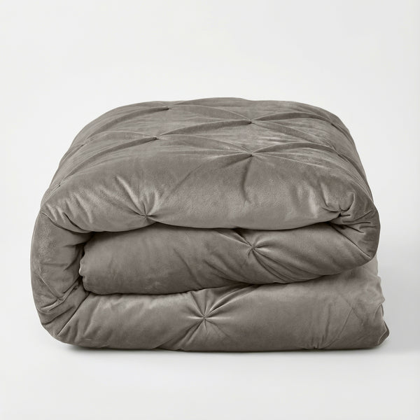VUODEVAATTEET - Lazy Velvet Pintuck Hiekka Lazy peitto