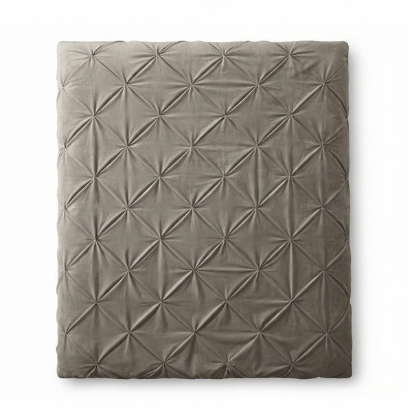 VUODEVAATTEET - Lazy Velvet Pintuck Hiekka Lazy peitto