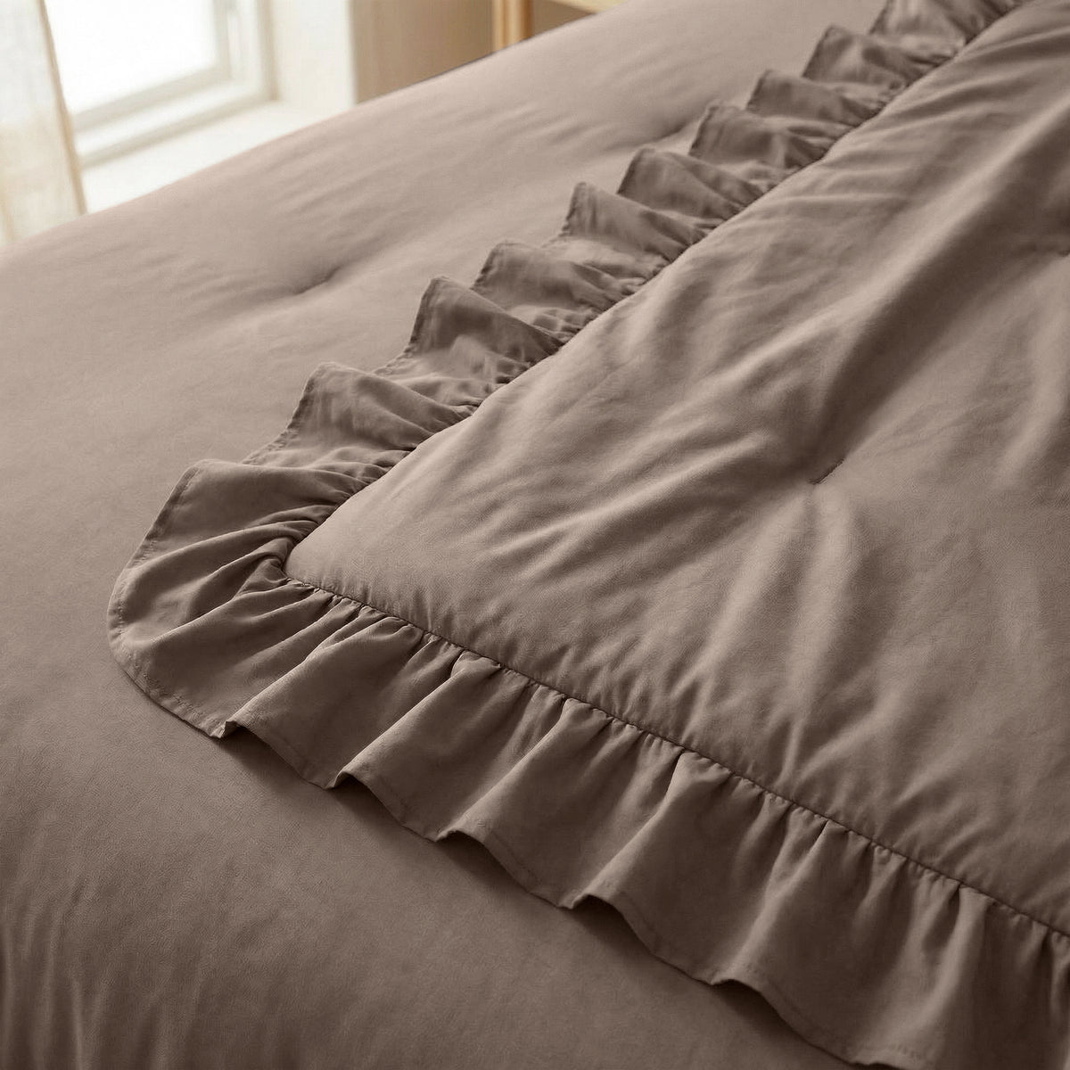 VUODEVAATTEET - Lazy peitto Ruffles Taupe