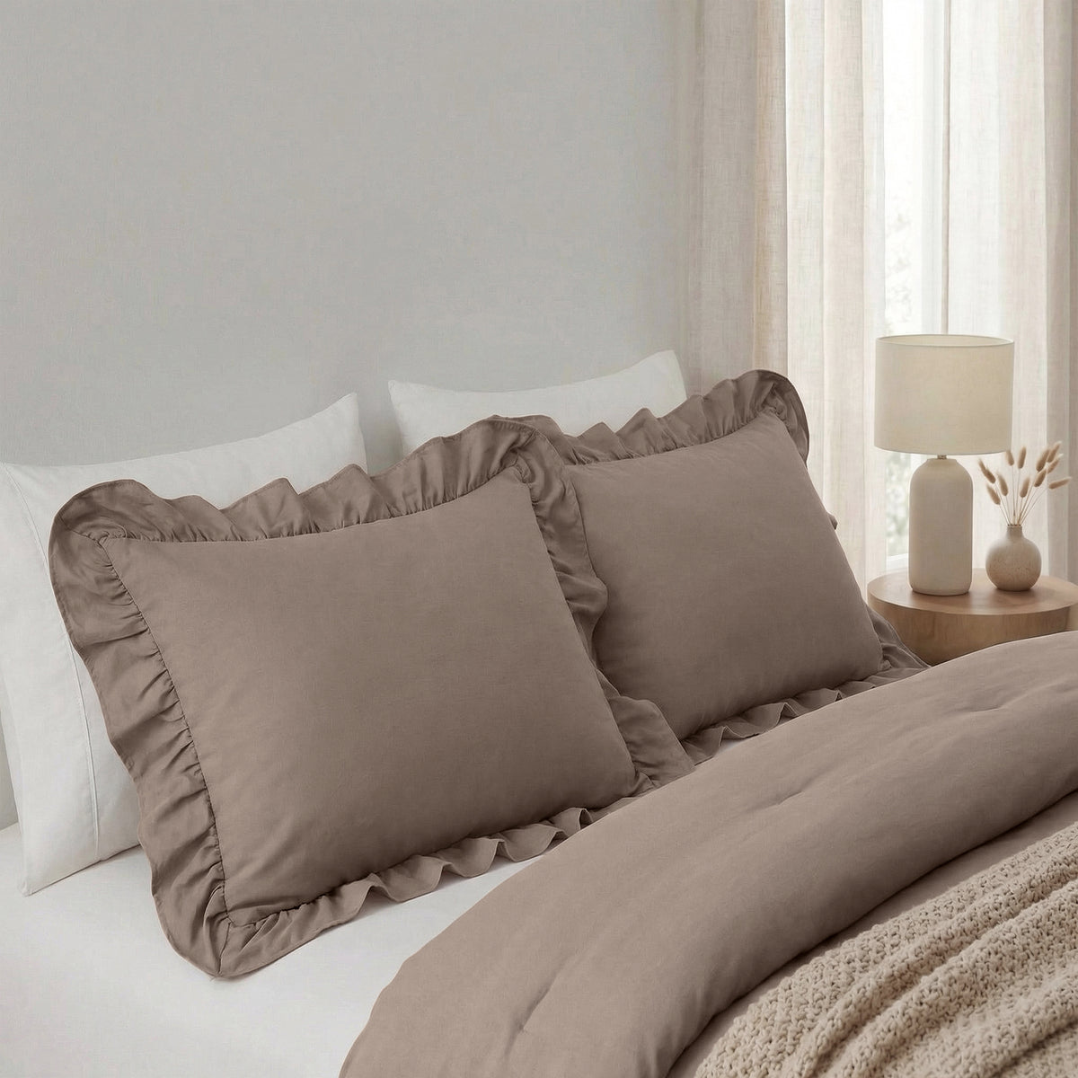 VUODEVAATTEET - Lazy peitto Ruffles Taupe