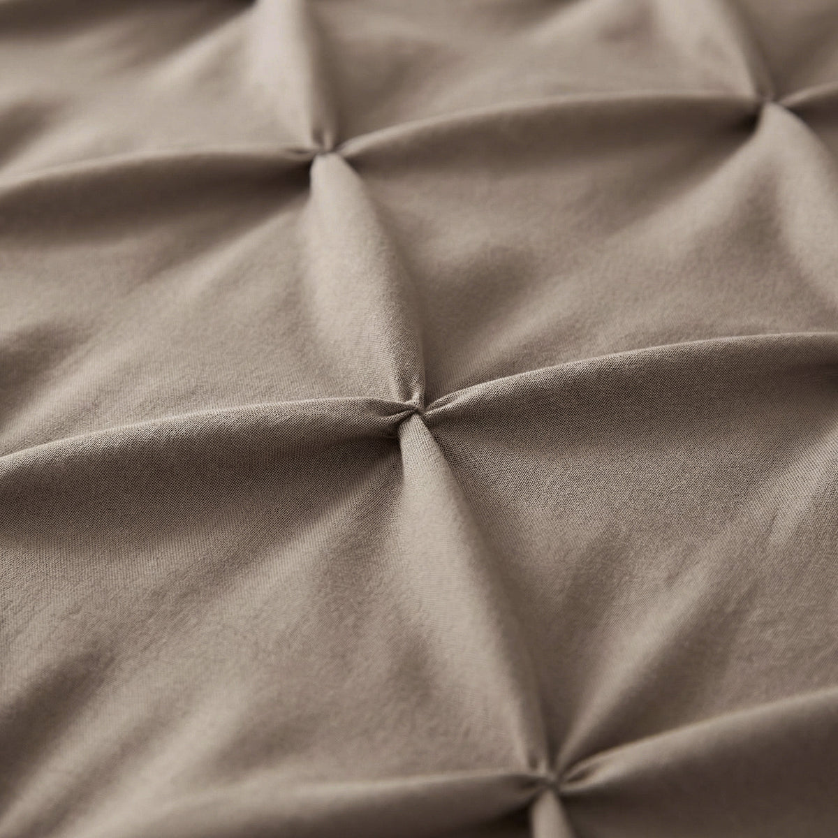 VUODEVAATTEET - Lazy peitto Pintuck Taupe