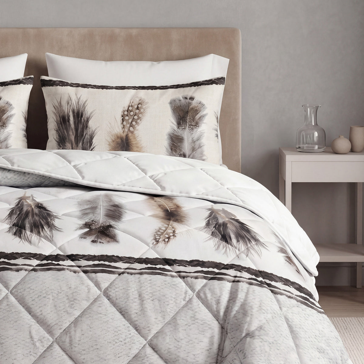 VUODEVAATTEET - Lazy peitto Feathers 3 hiekka Tyynyliinoilla