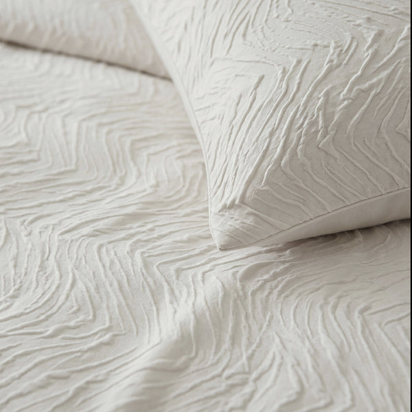VUODEVAATTEET - Lazy peitto Salva Beige Tyynyliinoilla