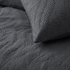 VUODEVAATTEET - Lazy peitto Rafa harmaa tyynyliinoilla