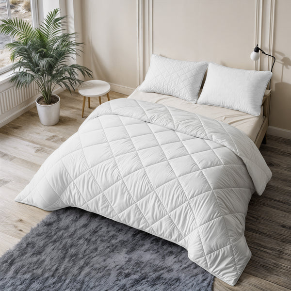 VUODEVAATTEET - Lazy peitto Uni Beige Tyynyliinoilla