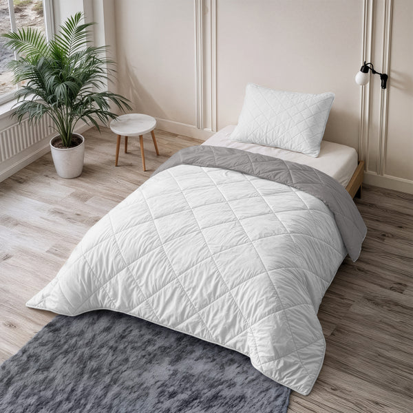 VUODEVAATTEET - Lazy peitto yksivärinen Beige - Taupe/harmaa tyynyliinoilla