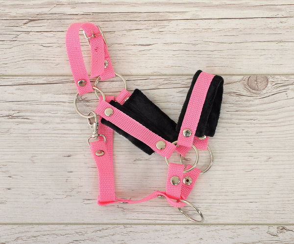 Steckenpferd-Halfter - Pink mit schwarzem Pelz