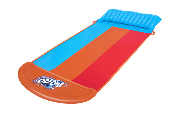 Kolmiosainen Bestway H2OGO Tsunami -vesiliukumäki 488 metrin pituudella ja rampilla.