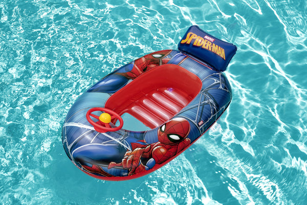 Bestway 98009 Spider-Man -lauta, joka on punainen ja sininen ilmatäytteinen uimalauta lapsille. Lauta on kuvioitu Spider-Man -teemalla ja siinä on kädensijat sekä turvallisuusvyö lapsen kiinnittämiseen. Mitat 112 cm x 71 cm.