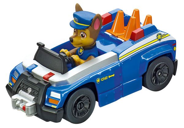 Paw Patrol -aiheinen Carrera First -autorata lapsille, jossa kaksi autoa ja radan osia.
