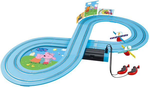 Carrera First -lelurata lapsille, jossa Peppa Possu -teema. Rata sisältää pienoismalliauton ja radan osia.