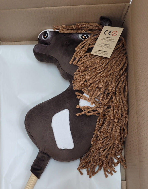 Premium Steckenpferd / Hobby Horse – Western Dark Bay A3