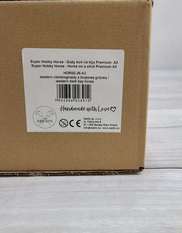 Premium Steckenpferd / Hobby Horse – Western Dark Bay A3